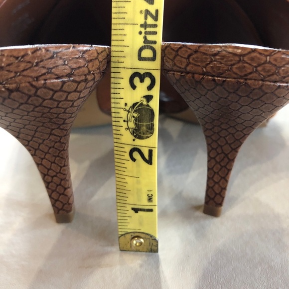 VINCE CAMUTO Rehnya Leather Heeled Sandal in Warm Caramel (8M) - Picture 14 of 17